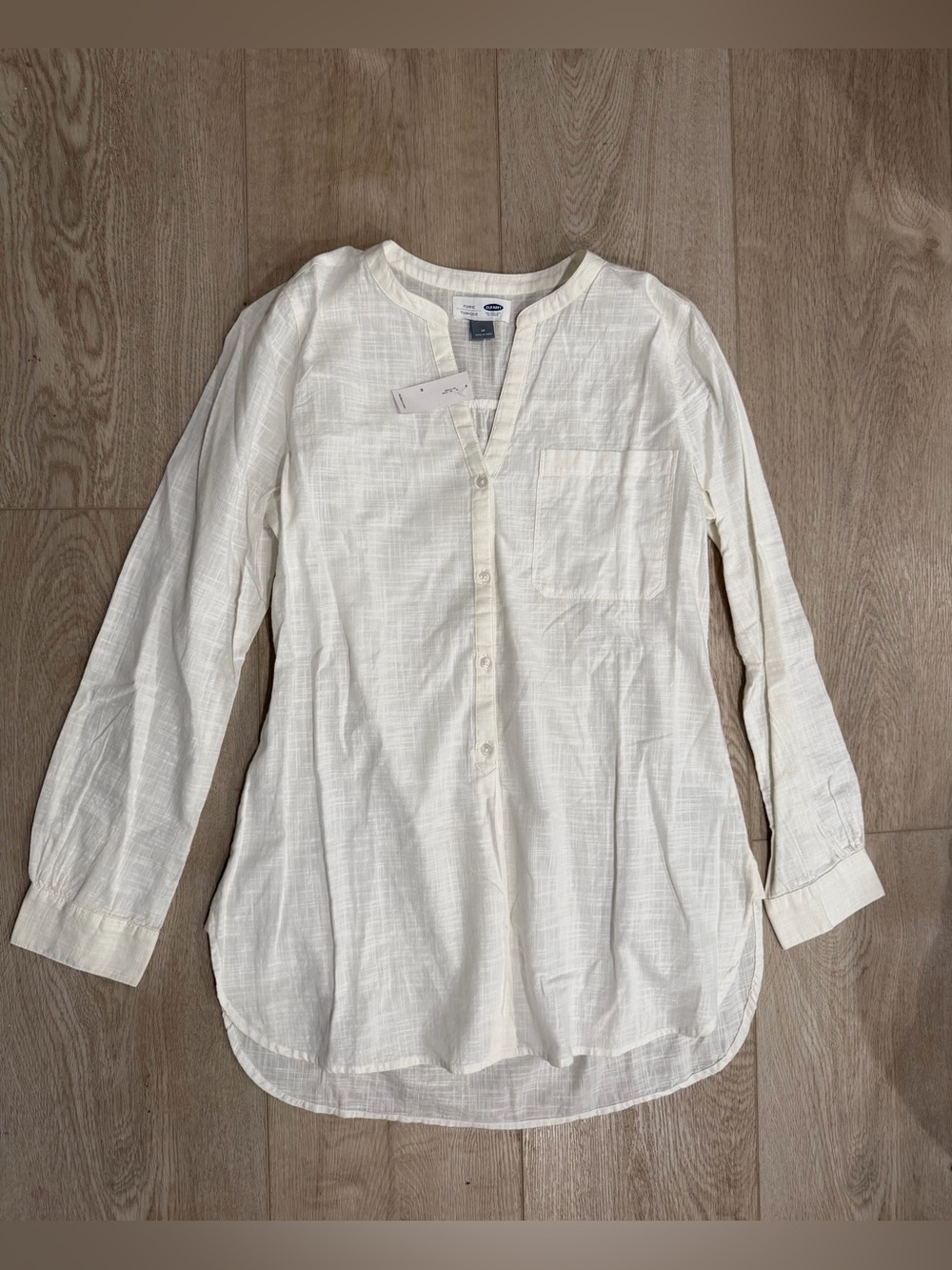 Old Navy Women's Cream Button-Front Tunic Top, new with tags, M